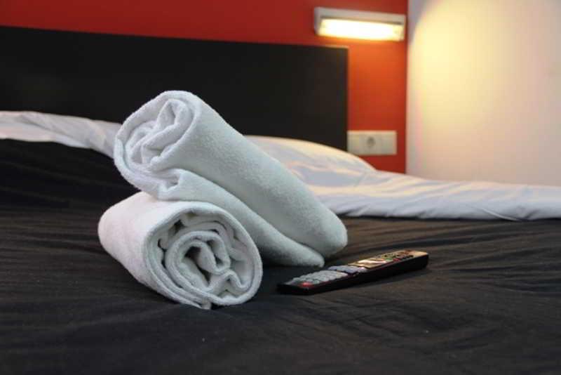 Room00 Valencia Hostel Bagian luar foto